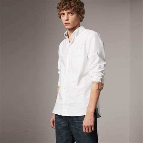 camicie burberry uomo online|Camicia in cotone con vestibilità slim (Noce moscata) .